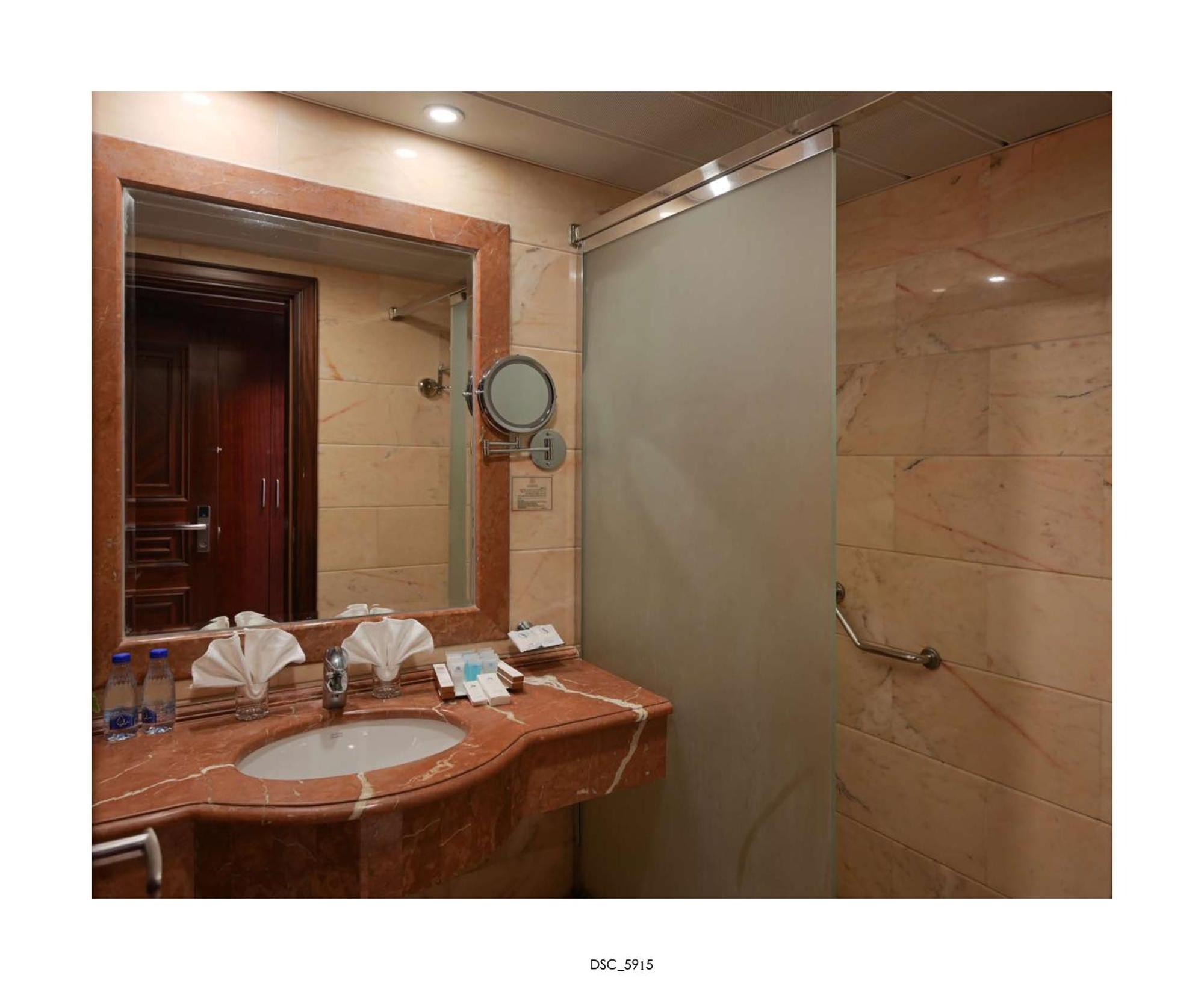 Emaar Royal Hotel Medina Ngoại thất bức ảnh Bathroom