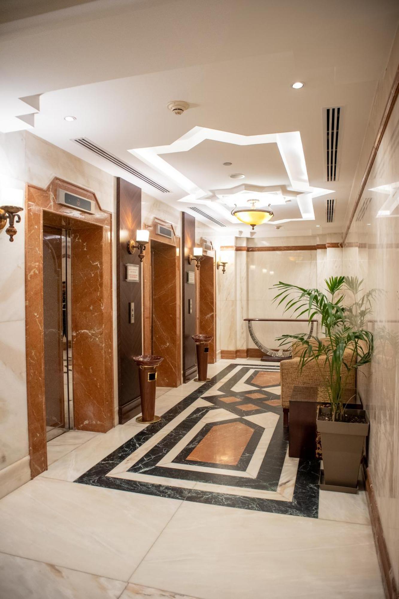 Emaar Royal Hotel Medina Ngoại thất bức ảnh The elevators
